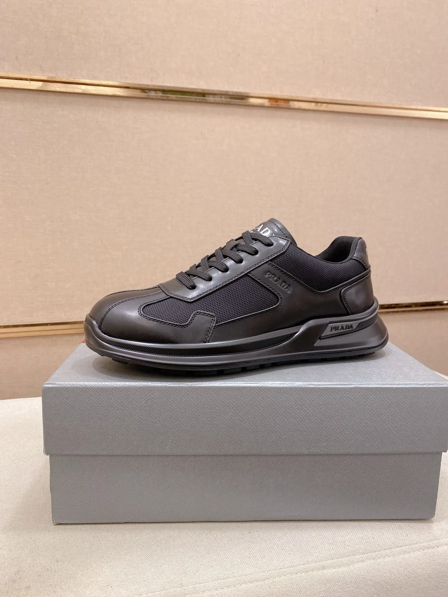 Factory price 600💰 ✔️✔️✔️High version High-quality new PRADA (Prada) counters are on the market at the same time, new men's shoes, 😘fabrics imported first-layer cowhide with waterproof materials, purely handmade. Lining: Full cowhide lining. 👍🏿 High-end ☄️ air-cushion molded anti-slip rubber outsole, exquisite lines, simple and elegant, comfortable and high-end for leisure travel. Code number: 38 to 45